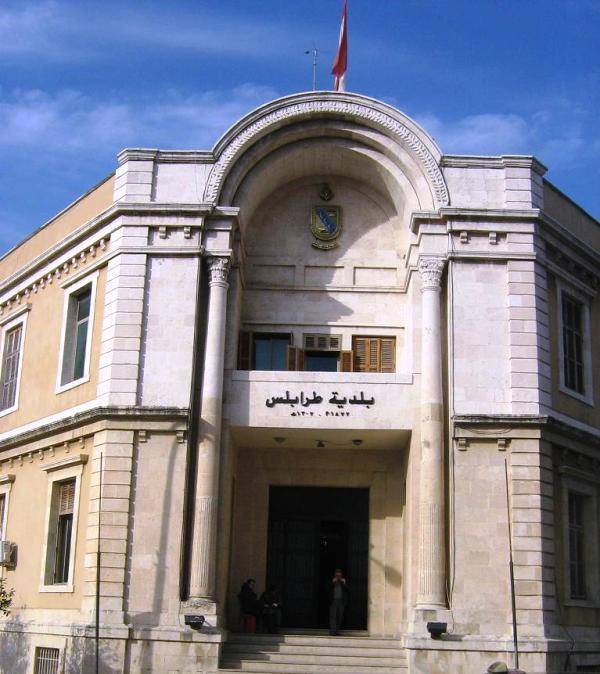 سيارة أشعلت طرابلس والسبب...