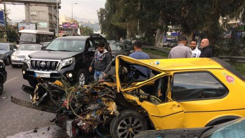 جريح اثر حادث سير مروع في نهر الموت