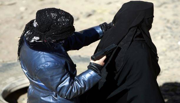 تعرفوا إلى أخطر امرأة في 