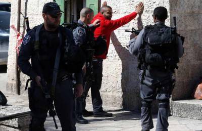 جيش الاحتلال يعتقل خمسة فلسطينيين في الضفة الغربية