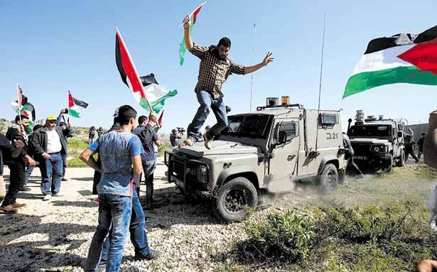 الفلسطينيون يبتدعون كل الوسائل القتالية ضد العدو
الاحتلال يمنع عائلة الاسير القيق من زيارته