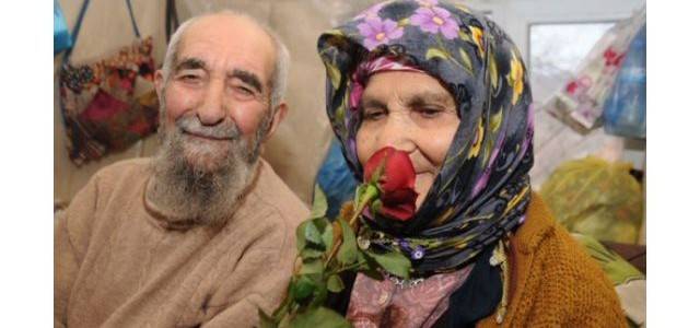 بعد فراق 77عاما..زواج عجوز تركى من حبيبته