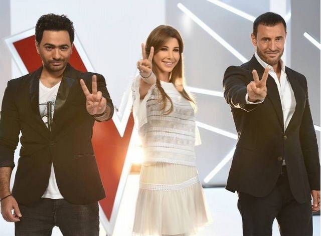 بالفيديو: تامر ونانسي يحتفلان بعيد القيصر في كواليس "ذا فويس"