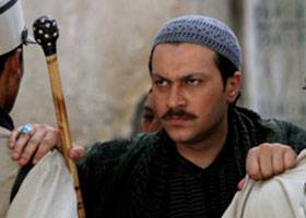 بالصور- لن تصدقوا من يكون الفنان الشهير والد 
