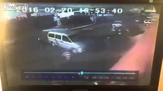 بالفيديو  شاهد حادث مروع وقع اليوم في بريتال و أدى الى مقتل امرأة..للقلوب القوية