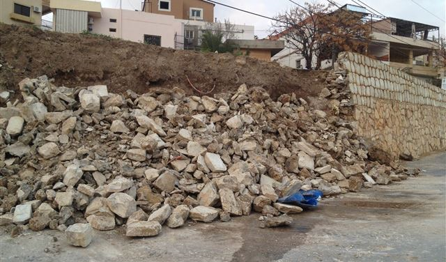 انهيار حائط دعم حديقة في بلدة طورا بسبب غزارة الامطار