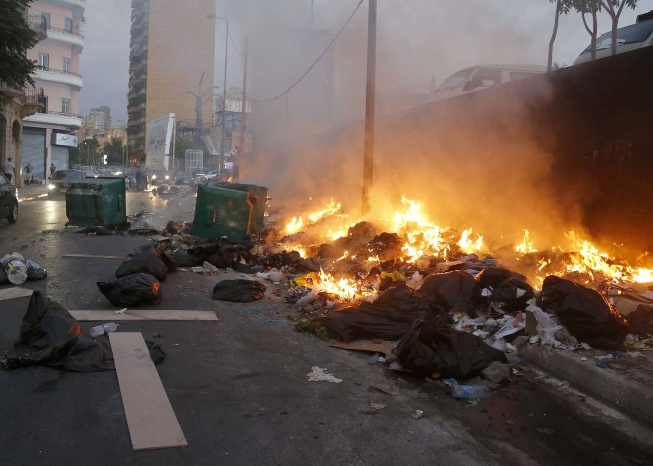 إنذار 4 بلديات في الجنوب و5 في الشوف لحرقها النفايات
