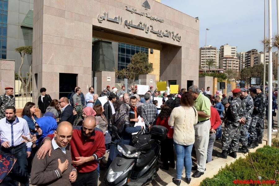 اعتصام للجنة متعاقدي معهد صيدا الفني الجمعة