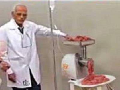 باسم يوسف في الذكري الثانية على إعلان جهاز الكفتة: “Happy Kofta to everybody”… فيديو