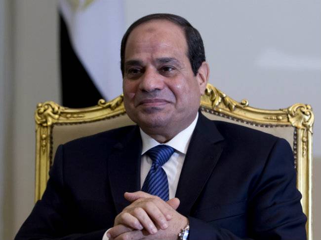 مصريون يتندرون على إعلان الرئيس المصري استعداده "لبيع نفسه" من أجل دعم اقتصاد بلاده