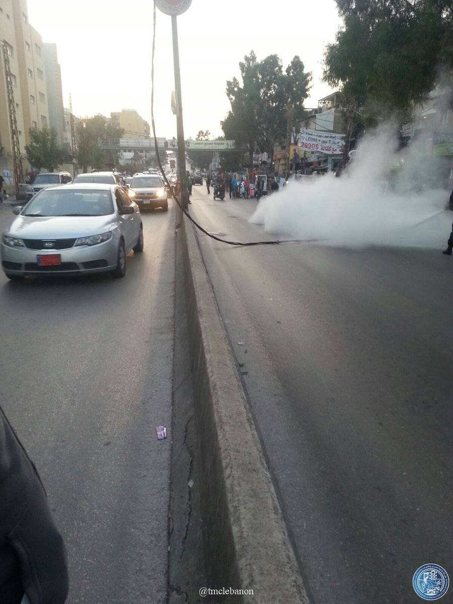 يطلب من السائقين توخي الحذر من طريق جسر #المطار باتجاه تقاطع الرحاب بسبب سقوط كابل كهربائي والعمل جار للمعالجة