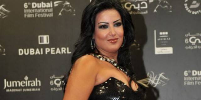 سمية الخشاب تعود للغناء وتغيب عن ...؟