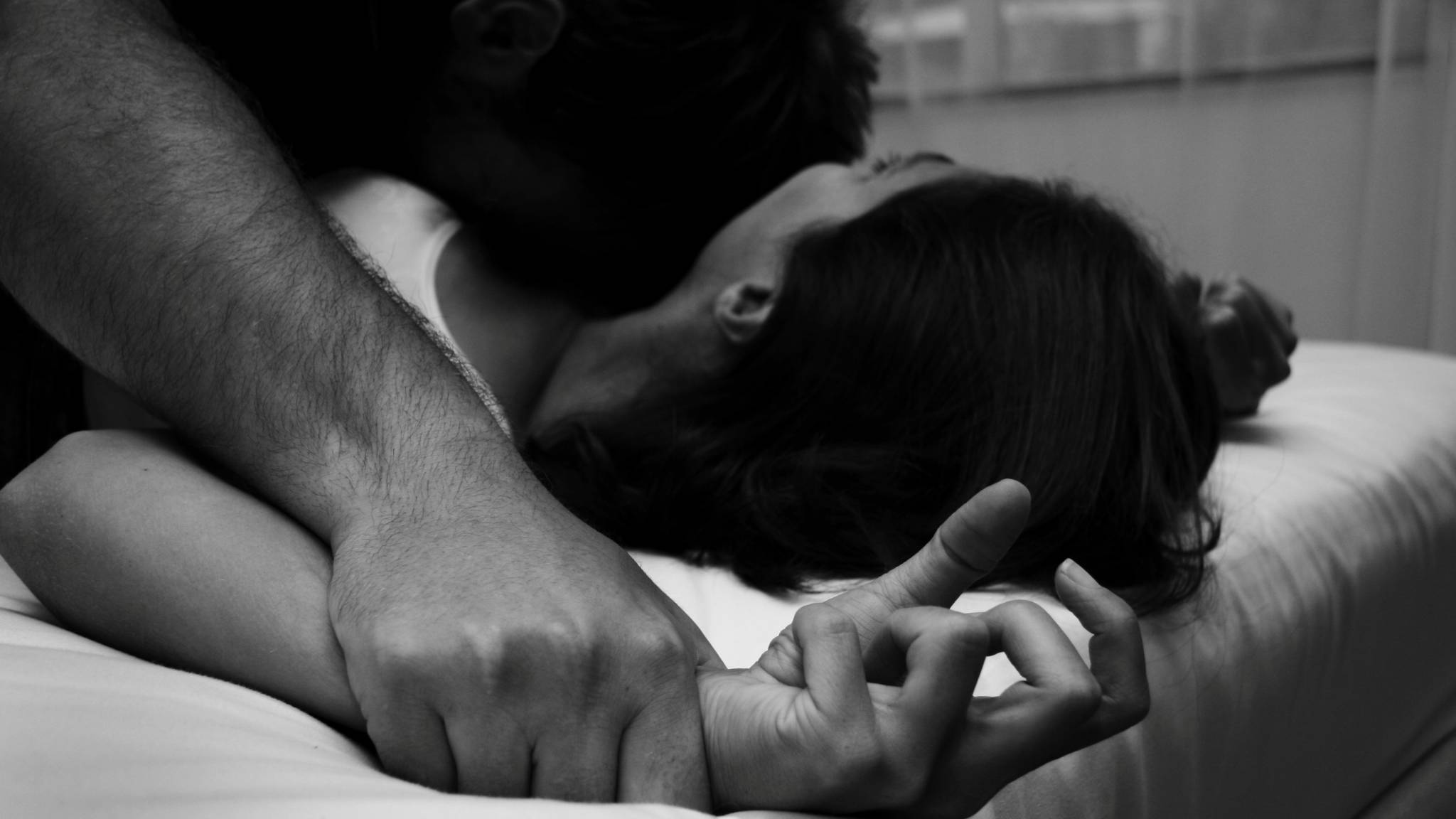 بالفيديو: امرأة تتعرض للاغتصاب في المستشفى