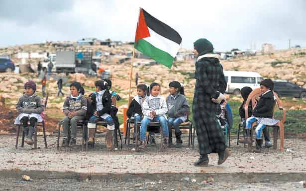 الاحتلال يهدم منازل منفذي طعن وقتل المستوطنين
جيش العدو يعتقل 27 فلسطينيا بينهم كفيف