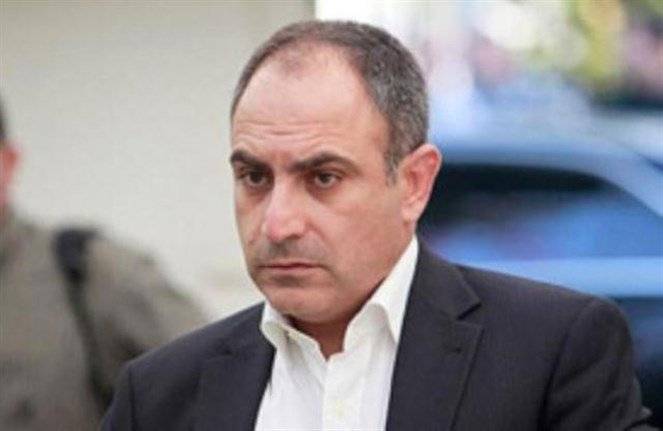 أسود لأبو فاعور: قريباً سنفتح السجلات لنكسر أبواب مقبرتك وطوق اقطاعك المتآمر مع صغار اقطاعنا المهمش والضعيف