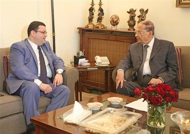وفد اشتراكي ينقل رسالة من جنبلاط الى عون