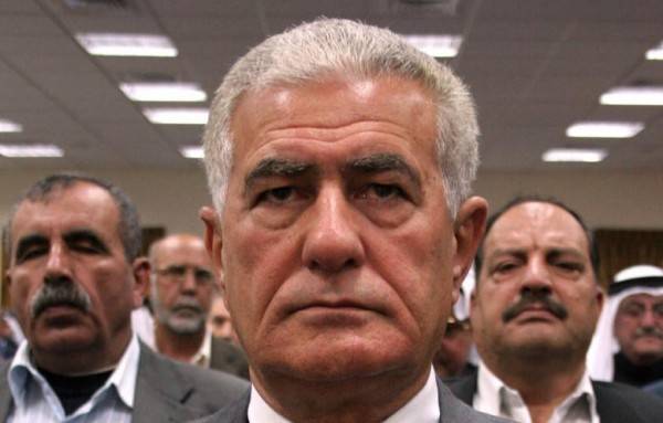 الرئاسة هاجمته وتبرأّت من تصريحاته .. عباس زكي يرد : يُشرفني أن أمثل نفسي !