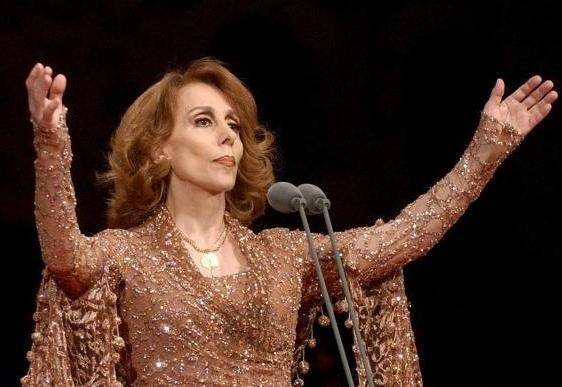 فيروز: الويل لأمّة كثرت طوائفها وقلّ فيها الدين