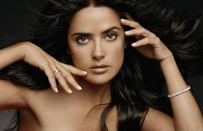 سلمى حايك تنهار بسبب مقتل كلبها وتعلن الحداد لمدة أسبوع