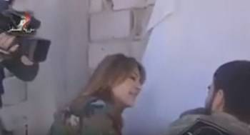 بالفيديو.. لحظة إصابة مذيعة التليفزيون السوري على الهواء