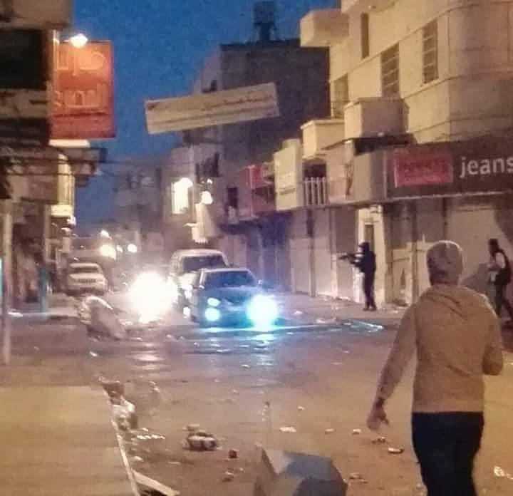 بالفيديو والصور .. اشتباكات في إربد الأردنية
