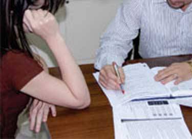 رفض ممارسة الرذيلة معها فأبلغت عنه