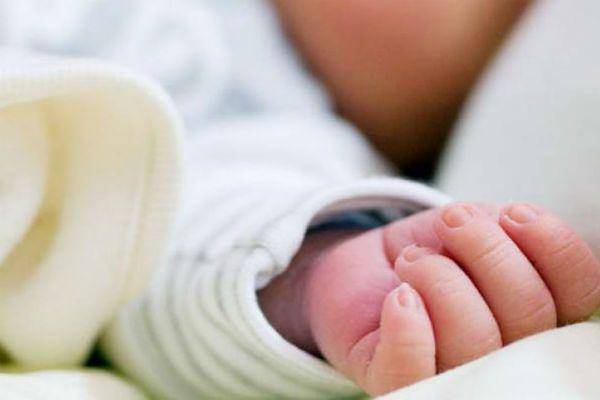قصة مروعة.. هكذا عُثر على جثتها بجانب رضيعتها