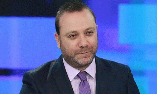 بسّام أبو زيد يحرج مذيعة على الهواء..فكيف ردَت عليه؟