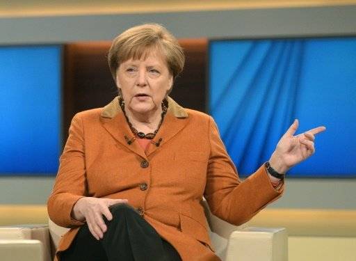 ميركل عازمة على عدم ترك اليونان "تغرق في الفوضى" ازاء ازمة المهاجرين