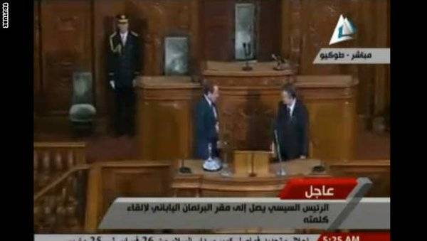 بالفيديو- السيسي يتعرض لموقف محرج أمام البرلمان الياباني