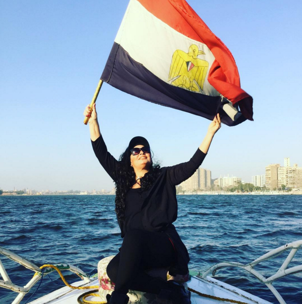 بالفيديو: فيفي عبده تشعل "انستغرام" بوصلة رقص على مركب!