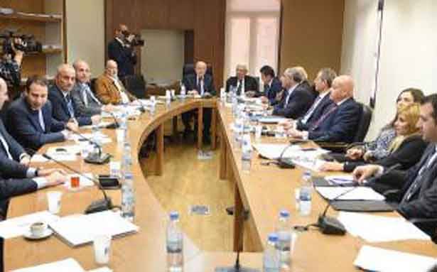 «الأشغال» درست تنظيم الطاقة المتجدّدة
وأرجأت موضوع الطيران المدني