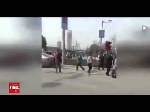 بالفيديو: مسؤول صيني يتعمد دهس 12 طالبًا بسيارته ويقتل أحدهم