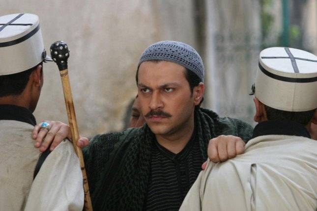 كيف سيعاقب "باب الحارة" العكيد وائل شرف على مطالبه المادية الخيالية؟