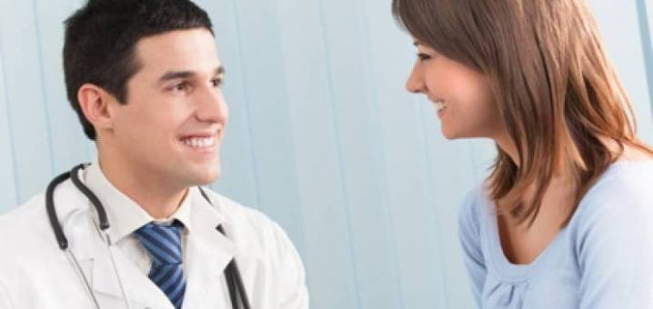 إمرأة تذهب لطبيبها بكثرة .. فشك زوجها فذهب ليتأكد بنفسه!