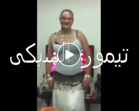 بالفيديو - فضيحة مذيع مصري يرقص بملابس نسائية!