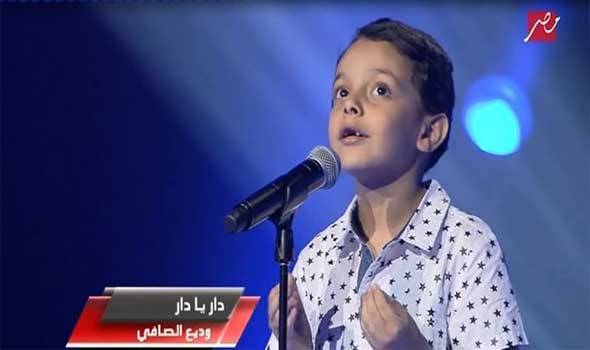 بالفيديو هكذا توقع احمد السيسي فوز مشترك لبناني بلقب “The Voice Kids”…