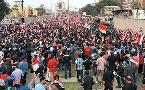 عشرات الالاف يتظاهرون
في بغداد مطالبين باصلاحات