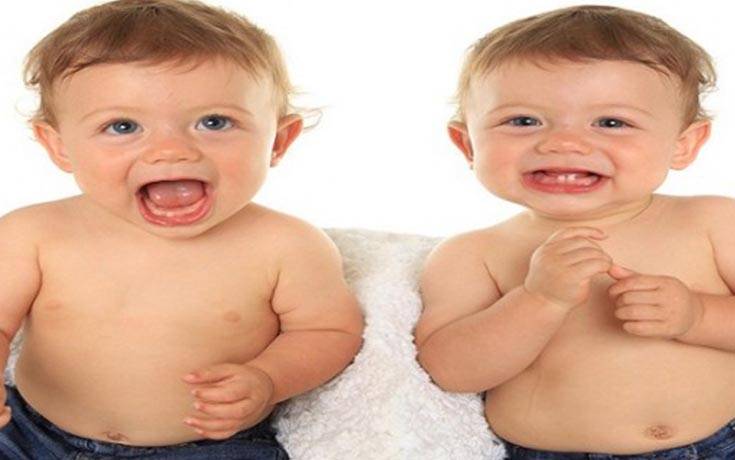 ماذا فعل رجل للتمييز بين نجليه “التوأم المتطابقين”؟