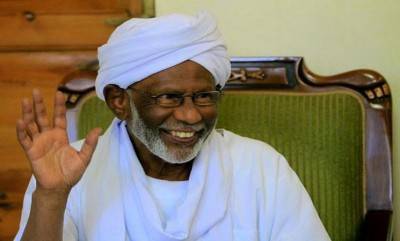 السودان.. نقل "الترابي" لأحد مستشفيات الخرطوم إثر وعكة صحية