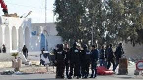 قوات الأمن التونسية تمشط منطقة بن قردان غداة الهجوم الإرهابي