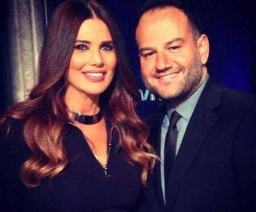 بالصور- سليم عساف يعايد منى أبو حمزة فقط .. كيف ردّت عليه؟!
