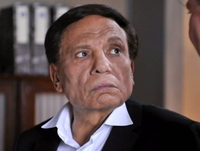 داعية إسلامي يوجه رسالة غاضبة لعادل إمام: خليك في مجالك يا بيضة وابعد عني  بالفيديو