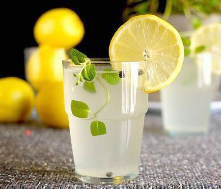 10 فوائد صحيّة مذهلة تدفعك لتناول الليمون الطازج