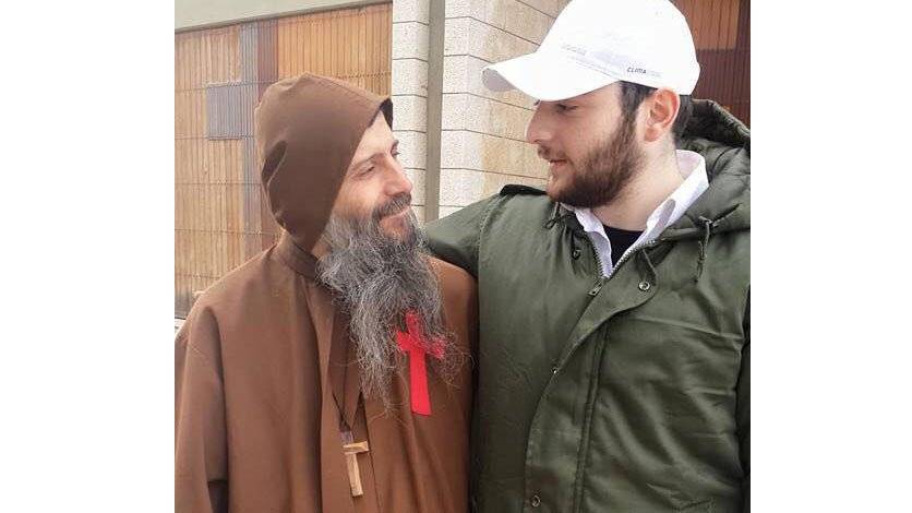 بالصور والتقارير: أعجوبة جديدة لمار شربل في لبنان