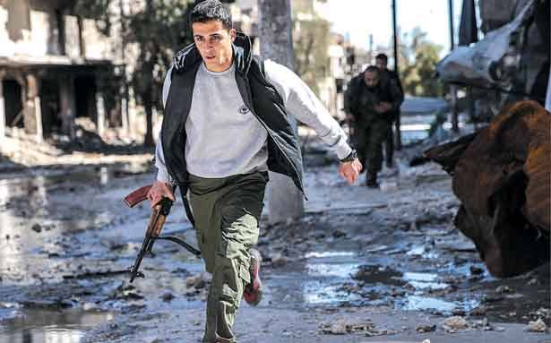 المفاوضات تستأنف في 14 آذار وداعشيون استسلموا للجيش
الجيش السوري على مشارف تدمر والقريتين واستعاد مناطق في حلب