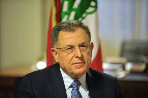 السنيورة عرض مع السفير المصري للأوضاع