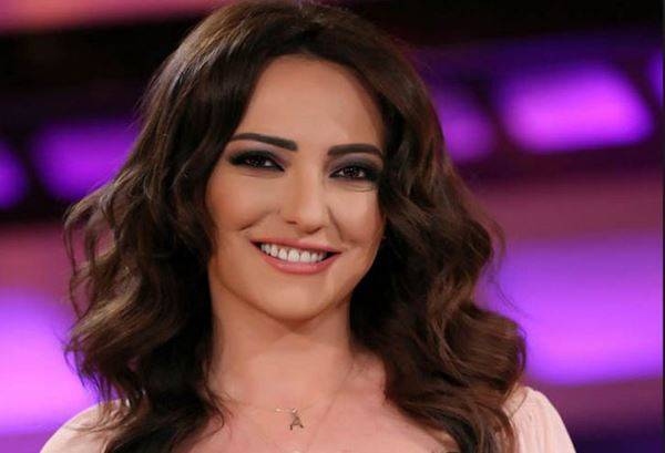 أمل عرفة: بعد والديّ لم تمتد يد إلا ...