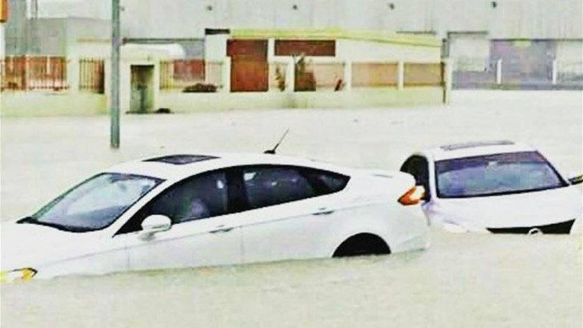 شوارع أبو ظبي تغرق بمياه الأمطار