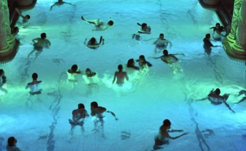 بالفيديو: أكبر SPA للجنس الجماعي في نيويورك!